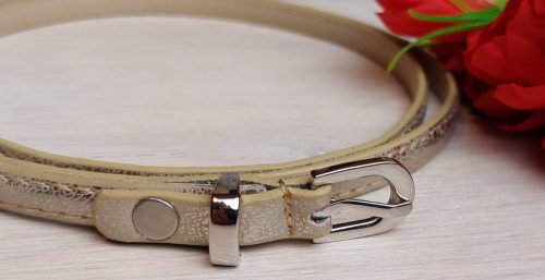 Női öv- Pezsgő színű, bőrhatású női öv fémcsattal 10mm.