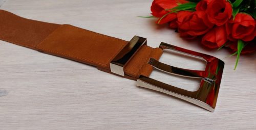 Női öv- Camel barna színű, rugalmas anyagból készült gumis, bőrhatású női öv 50mm.