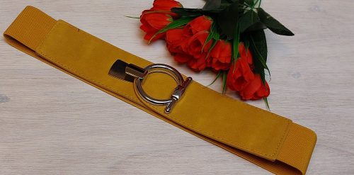 Női öv- Mustársárga színű, rugalmas anyagból készült gumis, csatt nélküli bőrhatású női öv 50mm.