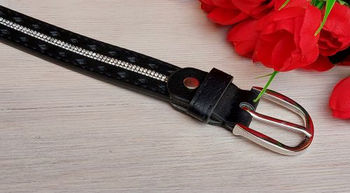 Női öv- Fekete színű, csillogó kövekkel díszített, bőrhatású női öv 23mm.