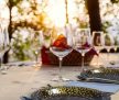 Arany pöttyös papírtányér fekete alapon 10db