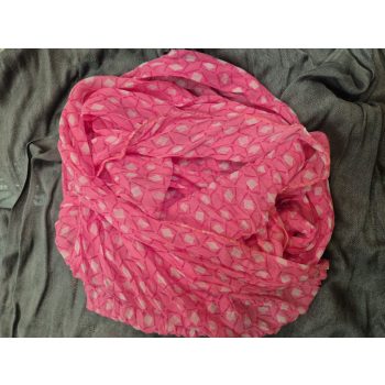 Tavaszi nyári vékony női sál pink alapon fehér minta